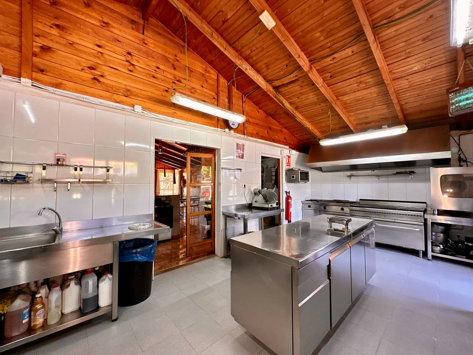 5 sypialnia Komercyjne na sprzedaż w Miasto Grenada z basenem garażem - 514 970 € (Ref: 9603150)