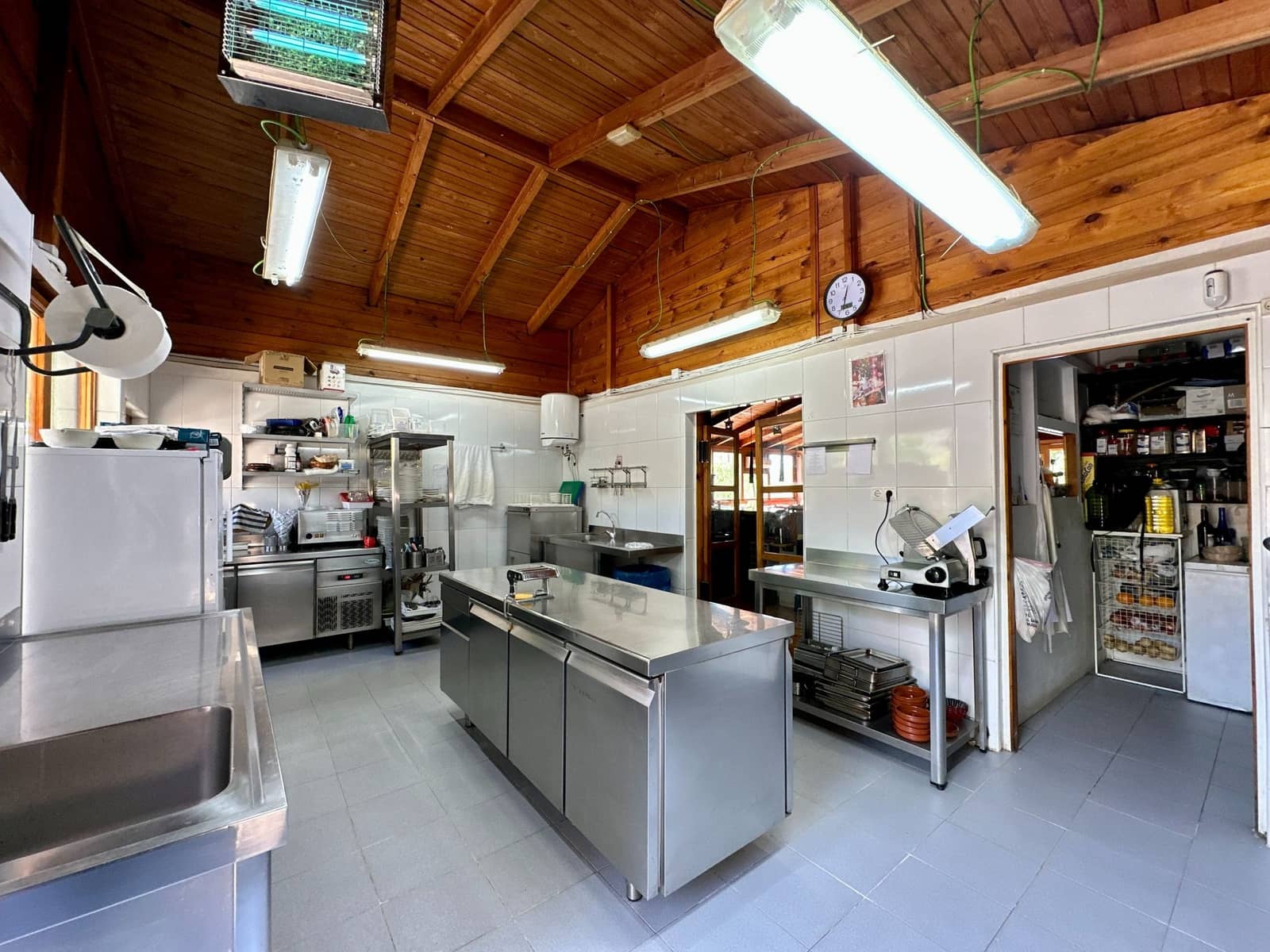 5 sypialnia Komercyjne na sprzedaż w Miasto Grenada z basenem garażem - 514 970 € (Ref: 9603150)