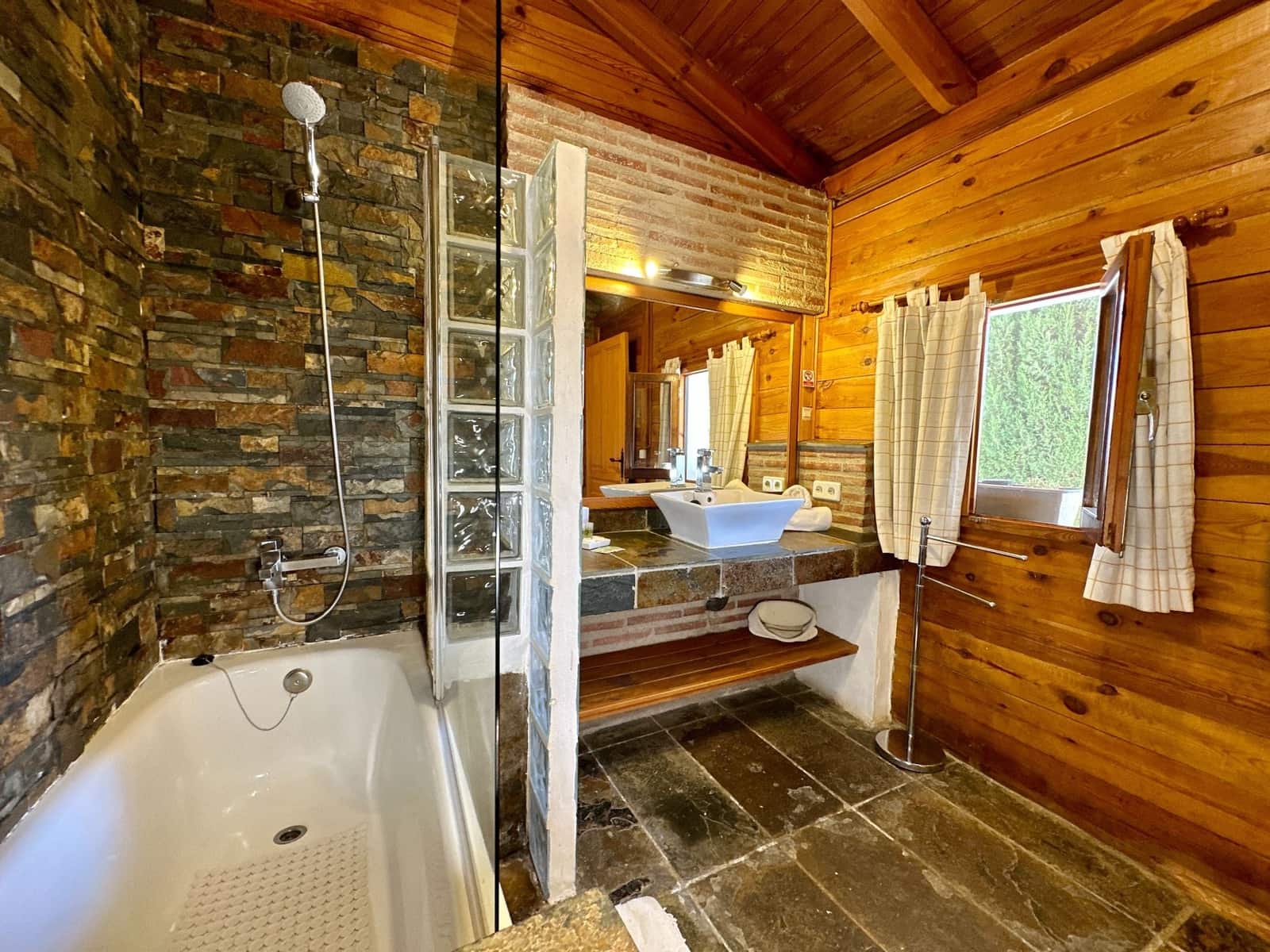 Local Comercial de 5 habitaciones en Granada ciudad en venta con piscina garaje - 514.970 € (Ref: 9603150)