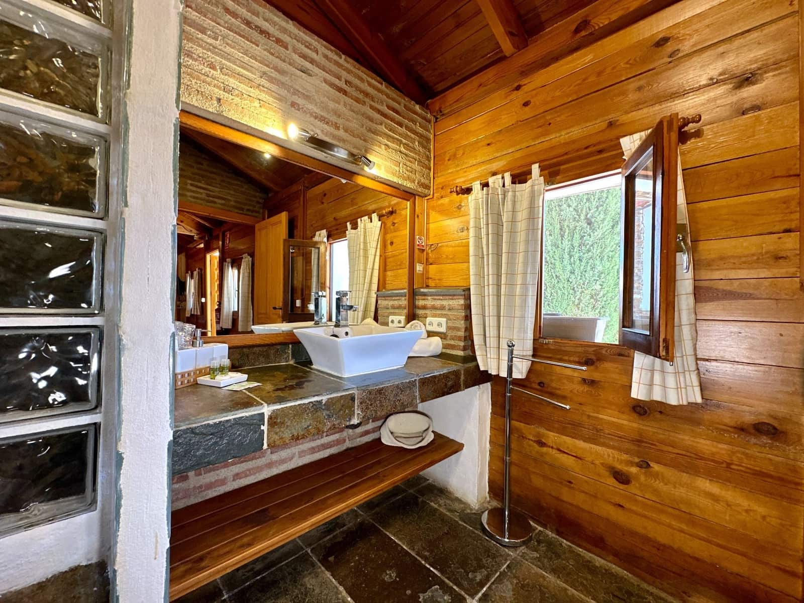 Local Comercial de 5 habitaciones en Granada ciudad en venta con piscina garaje - 514.970 € (Ref: 9603150)