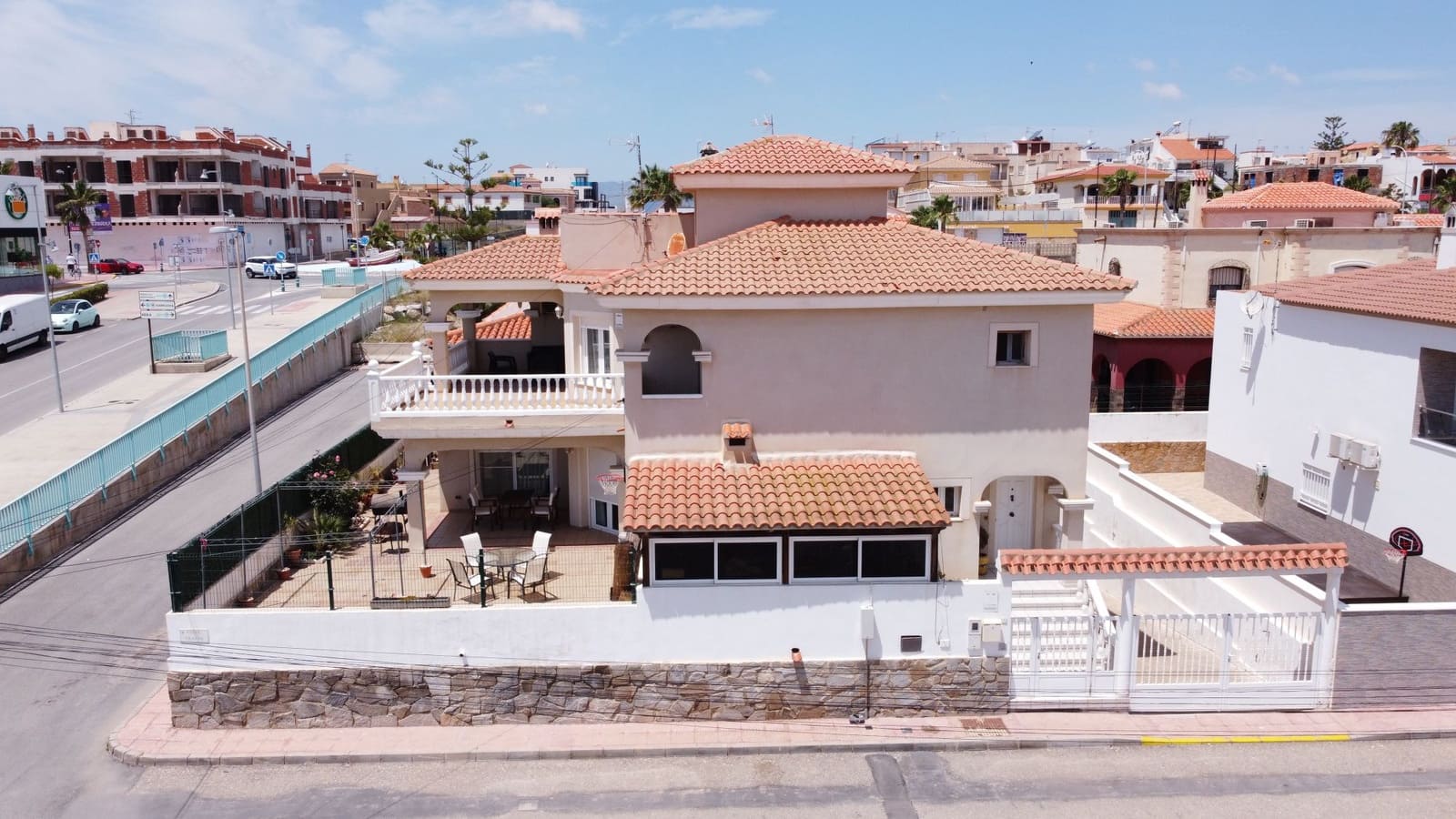 4 slaapkamer Villa te koop in Garrucha met garage - € 468.800 (Ref: 9603159)