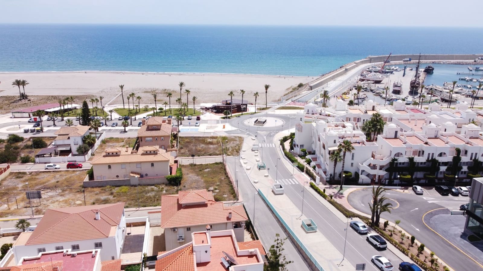 4 bedroom Villa for sale in Garrucha with garage - € 499,950 (Ref: 9603159)