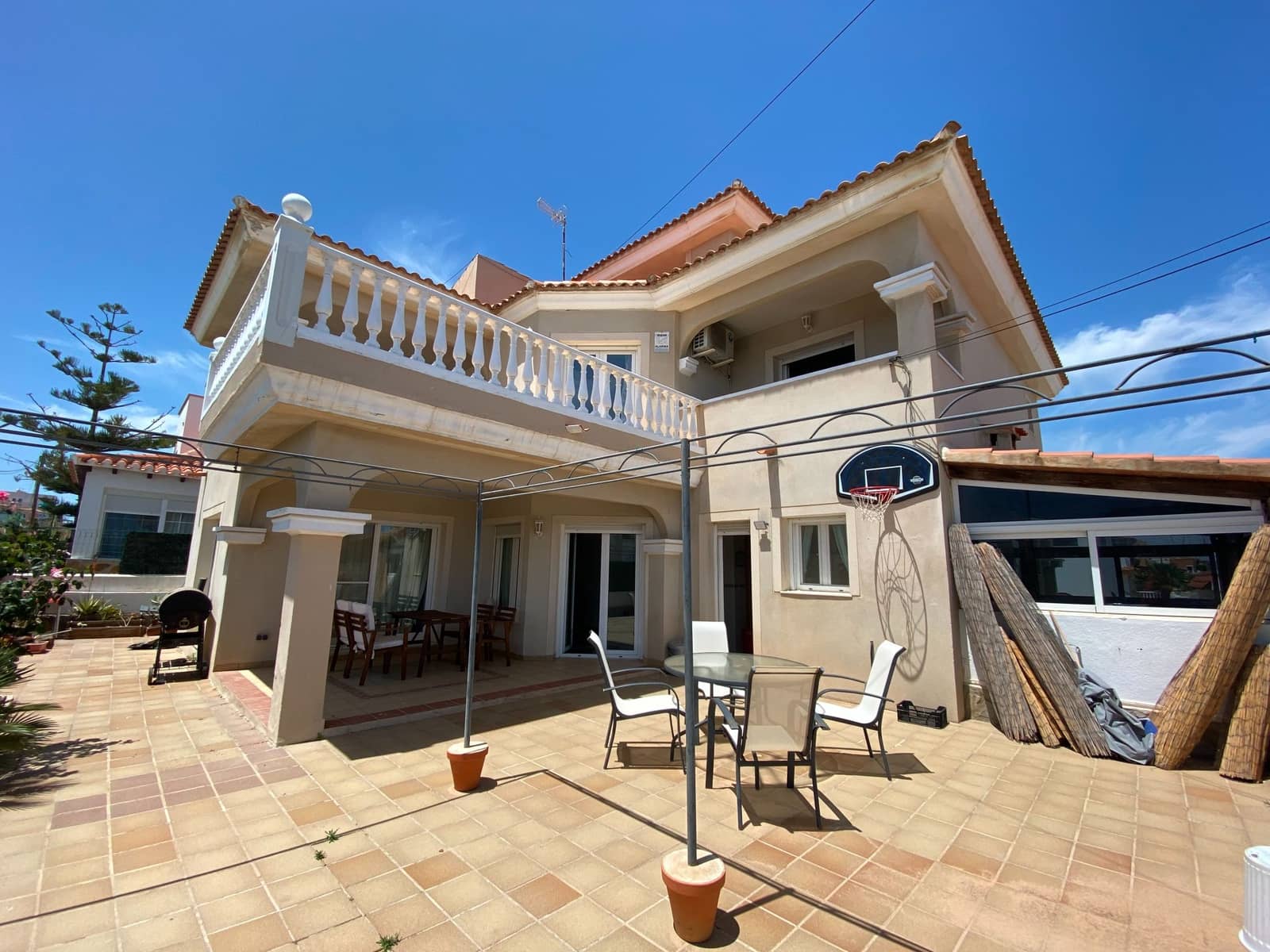 4 bedroom Villa for sale in Garrucha with garage - € 499,950 (Ref: 9603159)