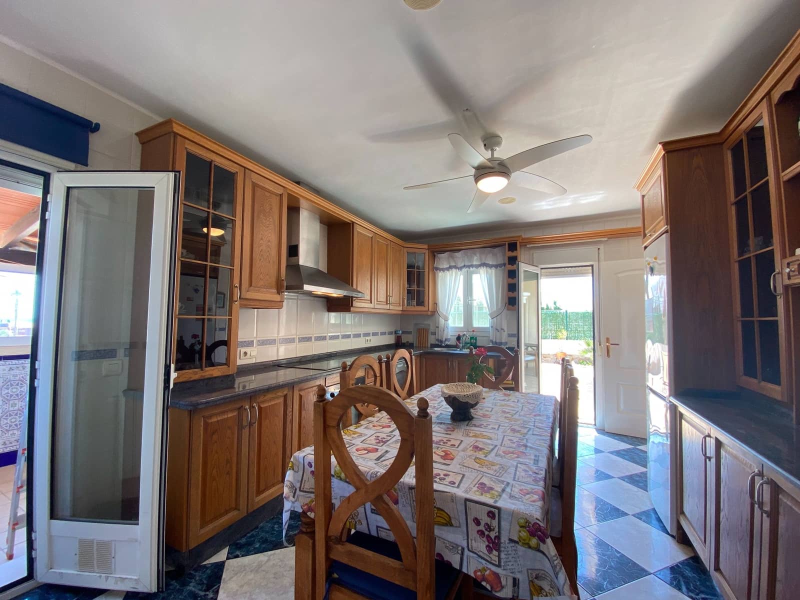 4 bedroom Villa for sale in Garrucha with garage - € 499,950 (Ref: 9603159)