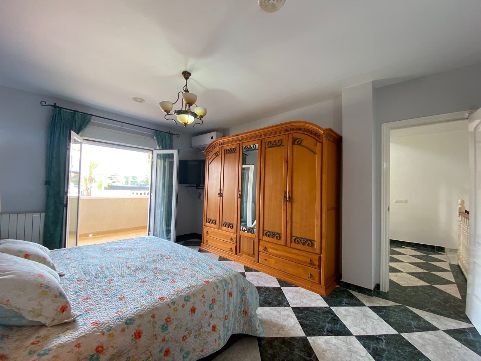 4 bedroom Villa for sale in Garrucha with garage - € 499,950 (Ref: 9603159)