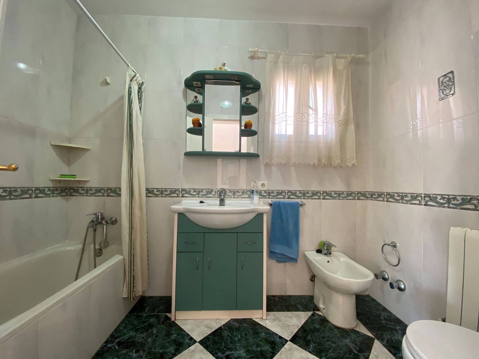 4 bedroom Villa for sale in Garrucha with garage - € 499,950 (Ref: 9603159)