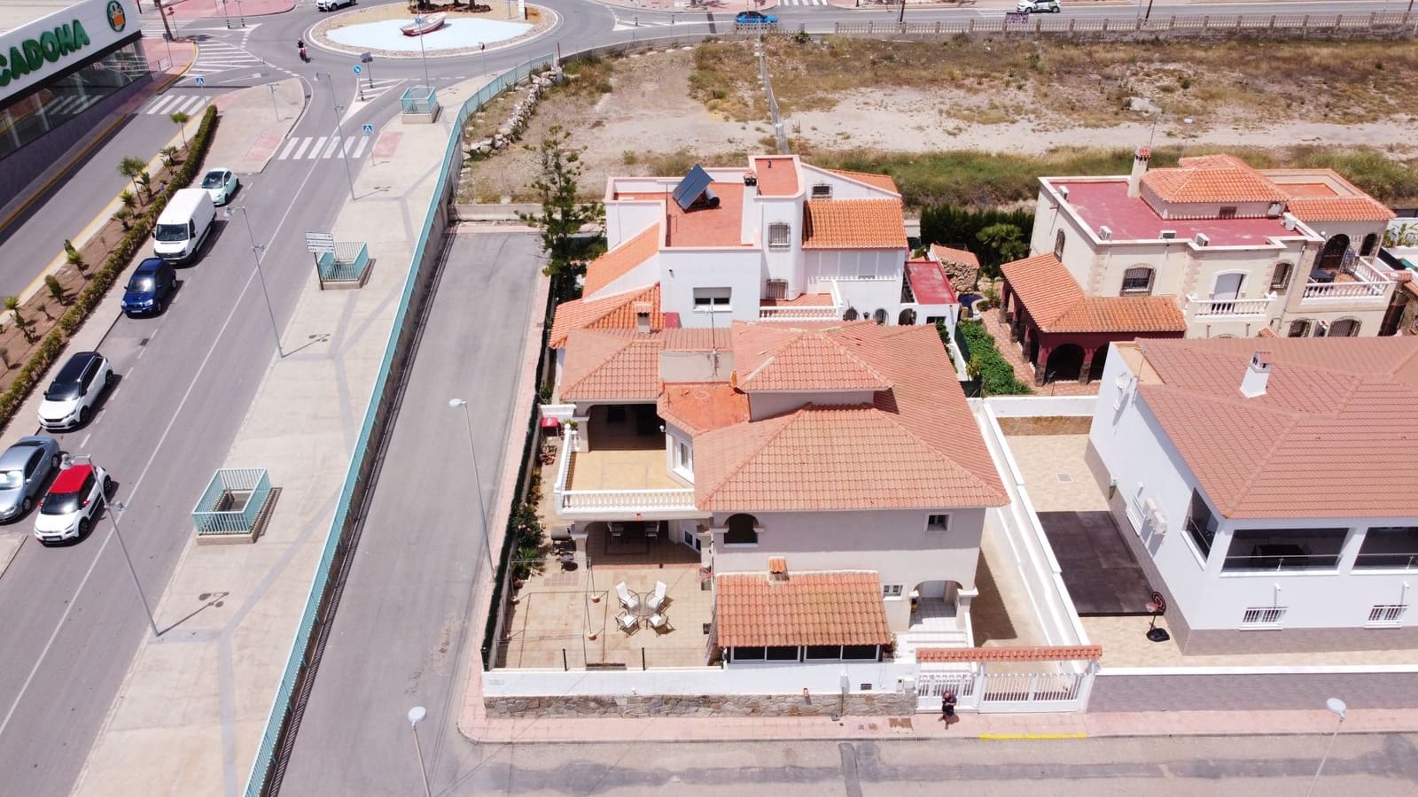 4 bedroom Villa for sale in Garrucha with garage - € 499,950 (Ref: 9603159)