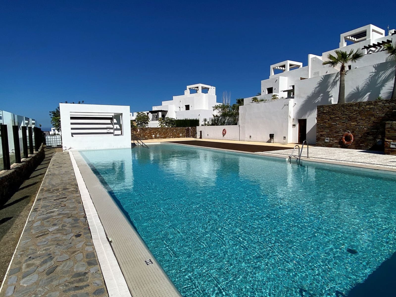 3 Zimmer Penthouse zu vermieten in Mojacar mit Pool - 1.500 € (Ref: 9603162)