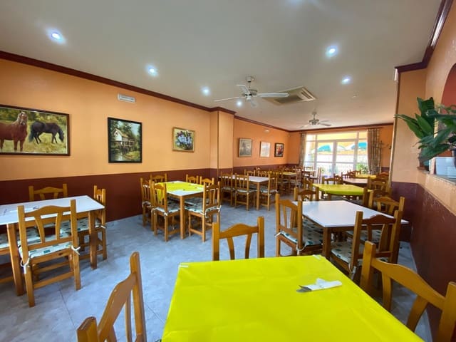 Hotel de 10 habitaciones en Turre en venta - 595.000 € (Ref: 9603163)