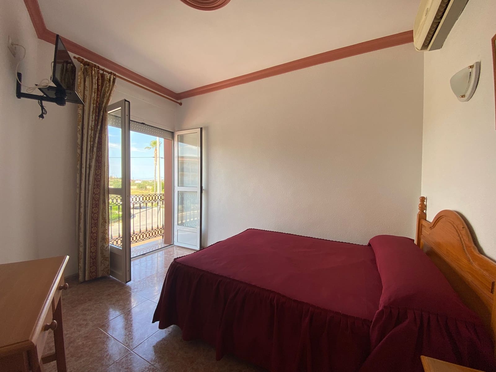 Hotel de 10 habitaciones en Turre en venta - 595.000 € (Ref: 9603163)