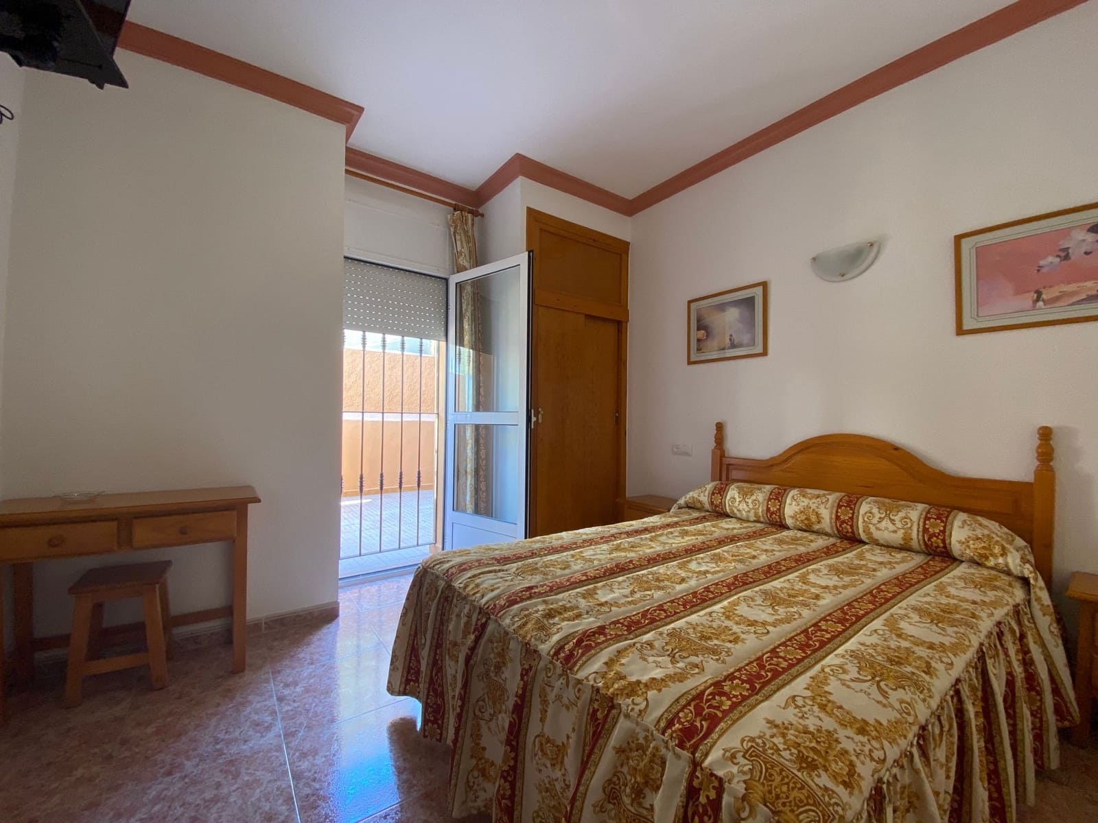 Hotel de 10 habitaciones en Turre en venta - 595.000 € (Ref: 9603163)