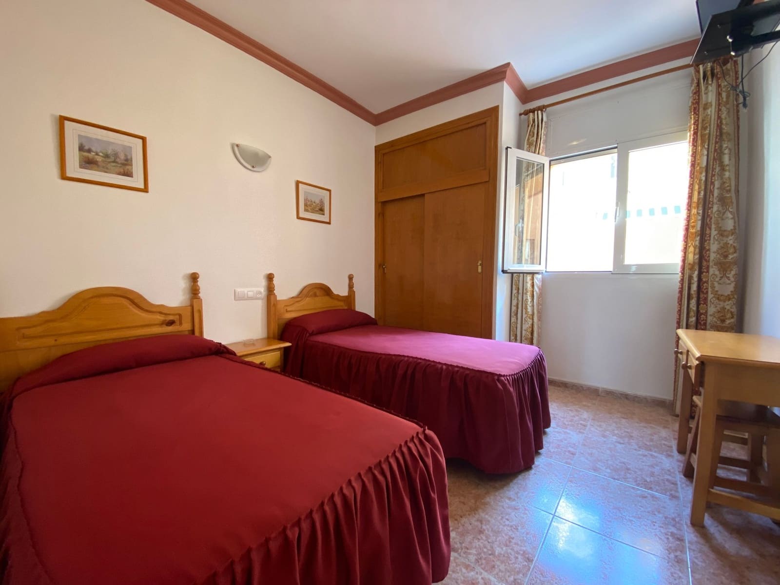 Hotel de 10 habitaciones en Turre en venta - 595.000 € (Ref: 9603163)