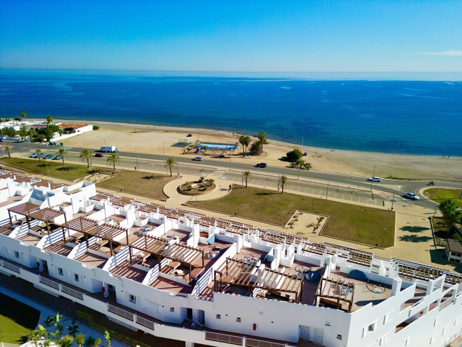 3 slaapkamer Strandappartement te huur in Mojacar met zwembad garage - € 1.350 (Ref: 9603168)