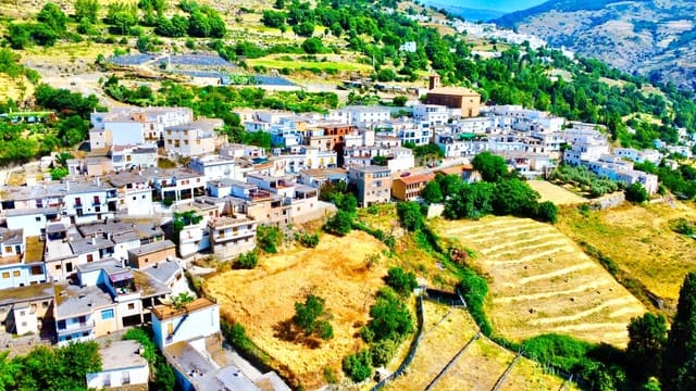 4 makuuhuone Omakotitalo myytävänä paikassa Bérchules mukana 
autotalli - 33 000 € (Ref: 9603169)