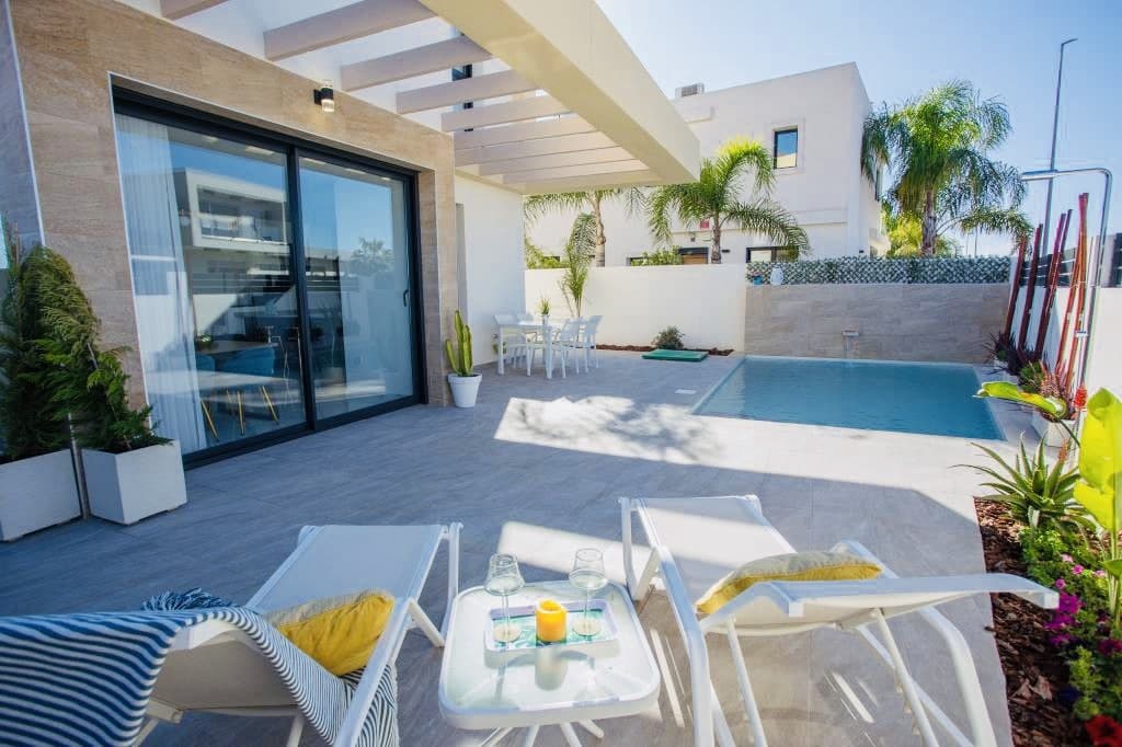 3 sypialnia Willa na sprzedaż w Los Montesinos z basenem garażem - 335 900 € (Ref: 9603180)