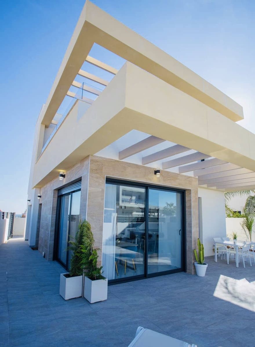 3 quarto Moradia para venda em Los Montesinos com piscina garagem - 335 900 € (Ref: 9603180)