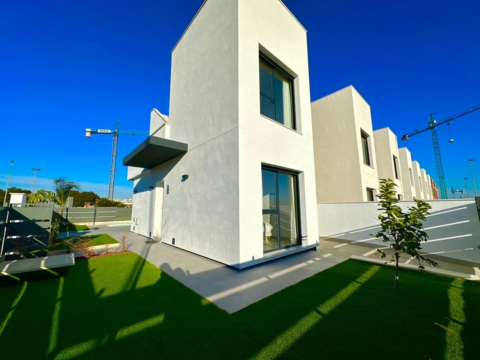 Chalet de 3 habitaciones en Santiago de la Ribera en venta con piscina garaje - 349.000 € (Ref: 9603186)