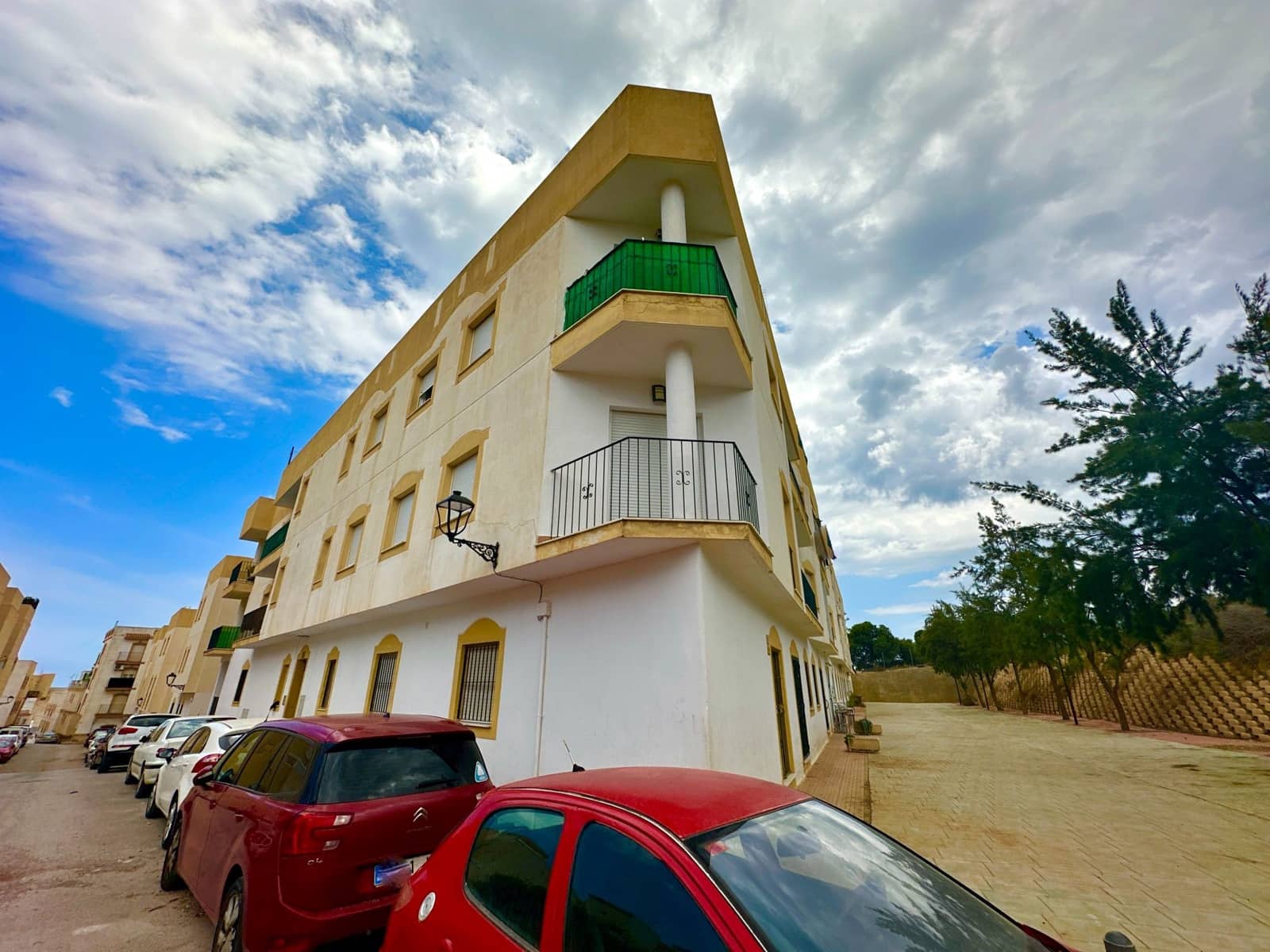 2 bedroom Beach Apartment for rent in Garrucha with garage - € 895 (Ref: 9603192)