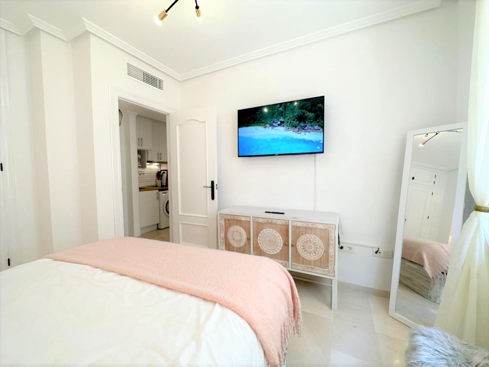 2 bedroom Beach Apartment for rent in Garrucha with garage - € 895 (Ref: 9603192)