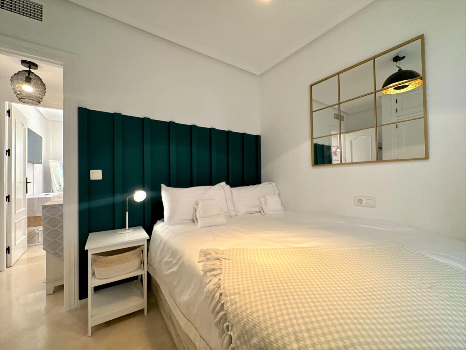 2 bedroom Beach Apartment for rent in Garrucha with garage - € 895 (Ref: 9603192)