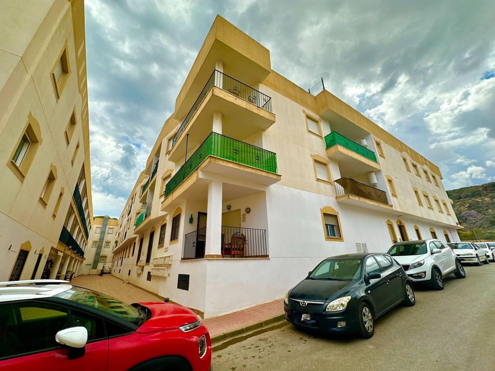 2 bedroom Beach Apartment for rent in Garrucha with garage - € 895 (Ref: 9603192)