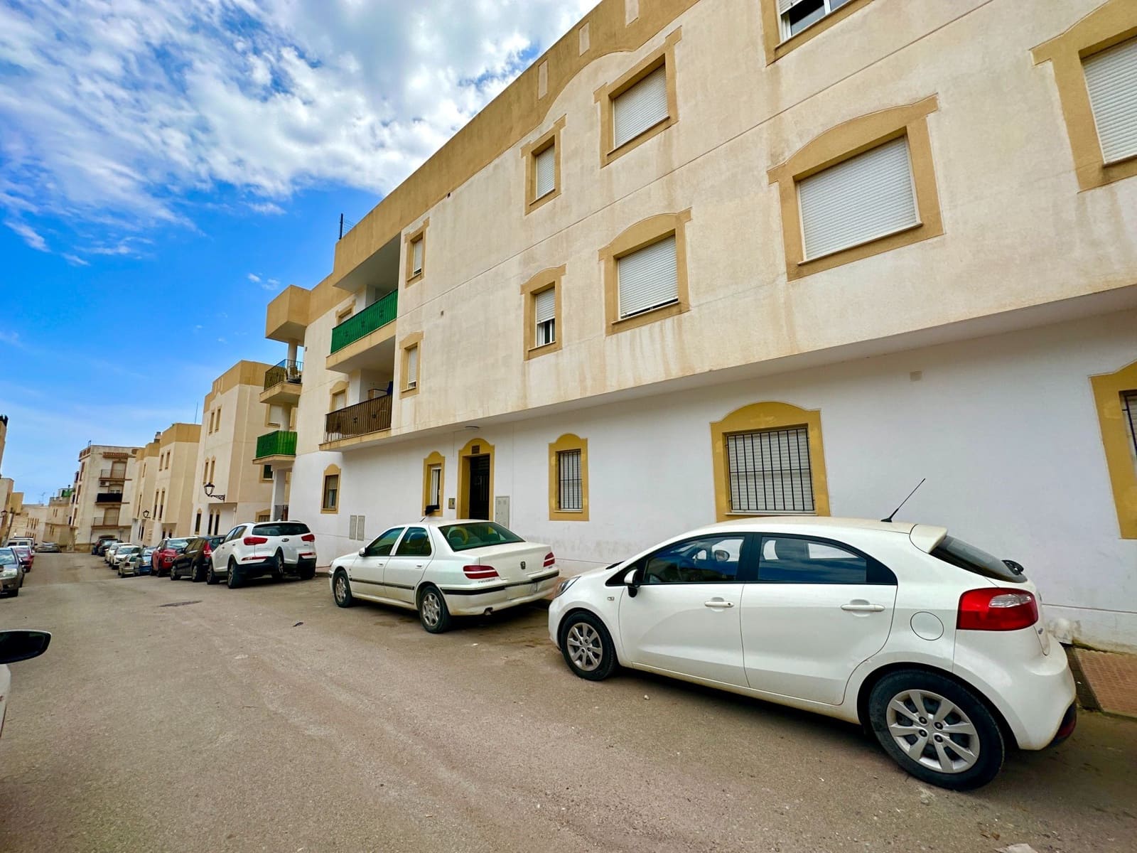 2 bedroom Beach Apartment for rent in Garrucha with garage - € 895 (Ref: 9603192)