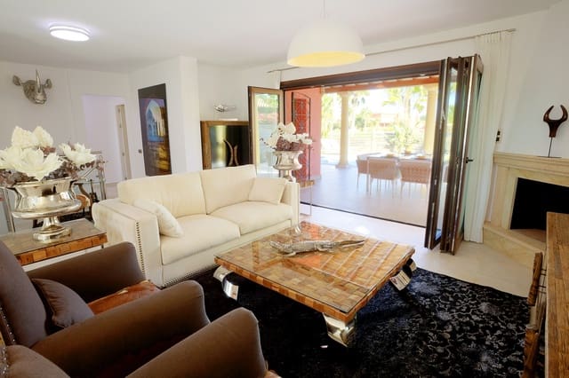 3 bedroom Villa for sale in Cuevas del Almanzora with pool garage - € 575,000 (Ref: 9603199)