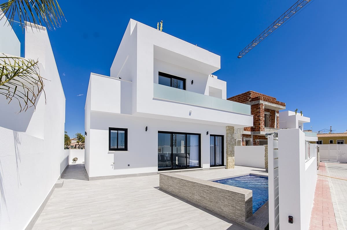 Chalet de 3 habitaciones en Los Montesinos en venta con piscina garaje - 395.000 € (Ref: 9603200)