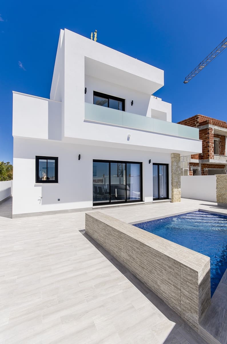 Chalet de 3 habitaciones en Los Montesinos en venta con piscina garaje - 395.000 € (Ref: 9603200)