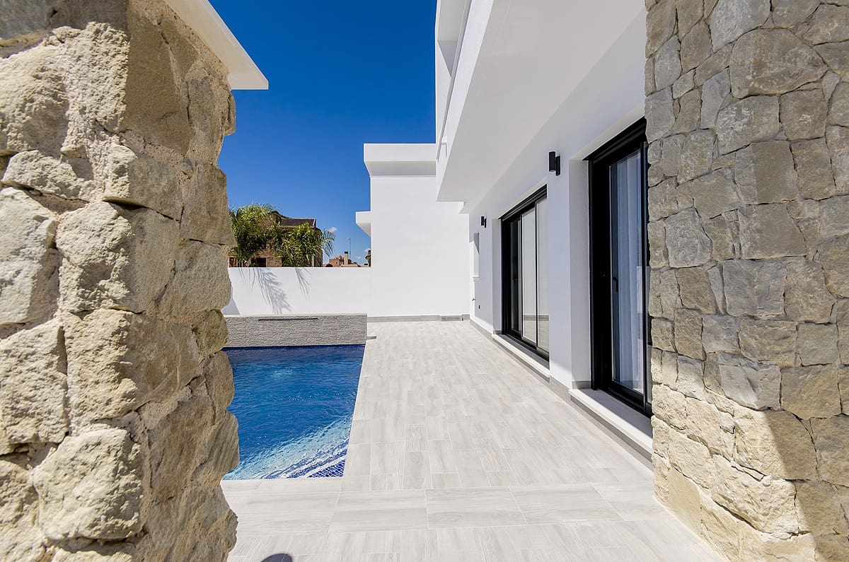 Chalet de 3 habitaciones en Los Montesinos en venta con piscina garaje - 395.000 € (Ref: 9603200)