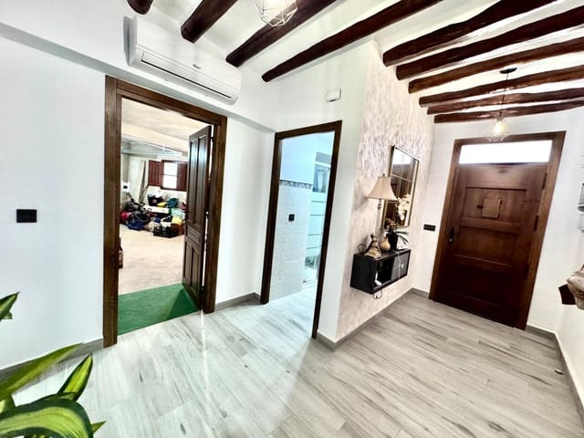 4 bedroom Villa for sale in Válor with garage - € 79,000 (Ref: 9737723)