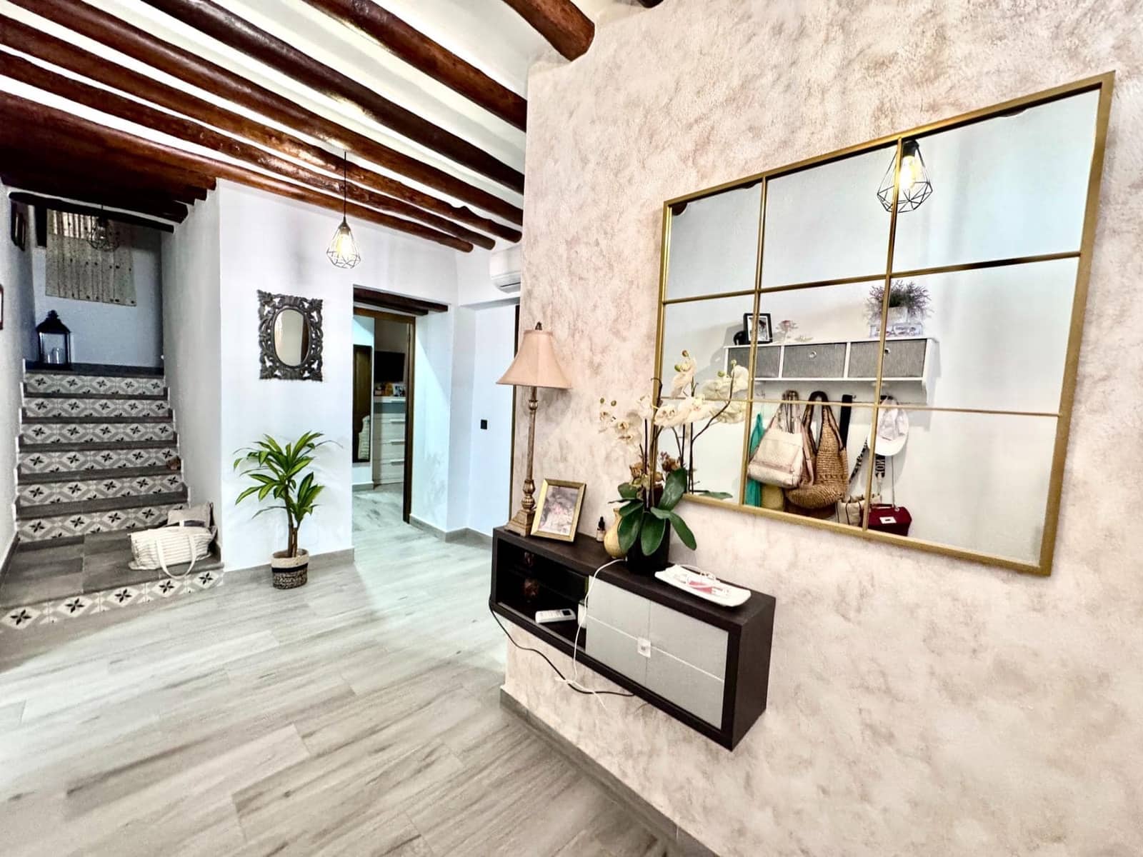 4 bedroom Villa for sale in Valor with garage - € 79,000 (Ref: 9737723)