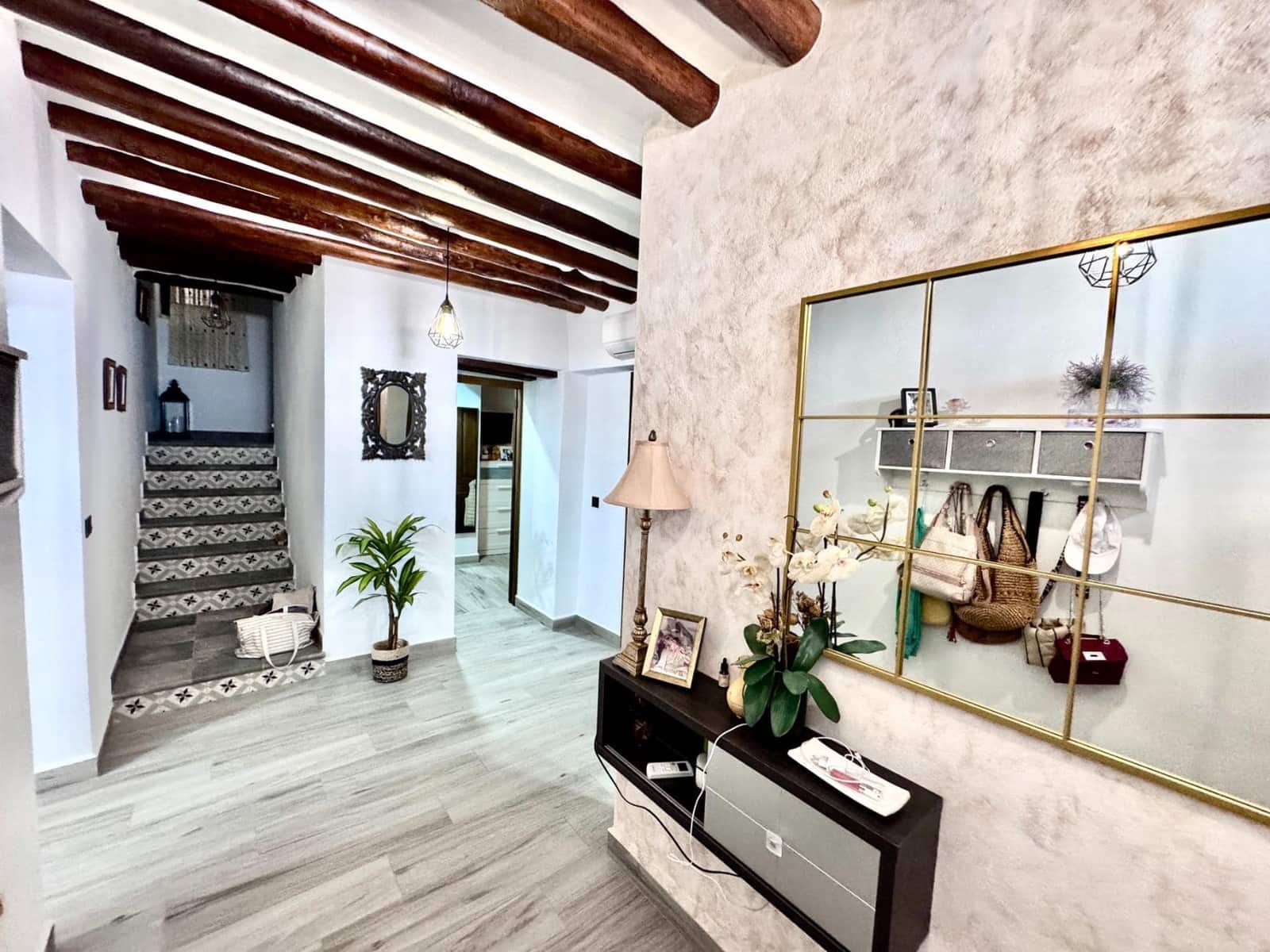 4 bedroom Villa for sale in Valor with garage - € 79,000 (Ref: 9737723)