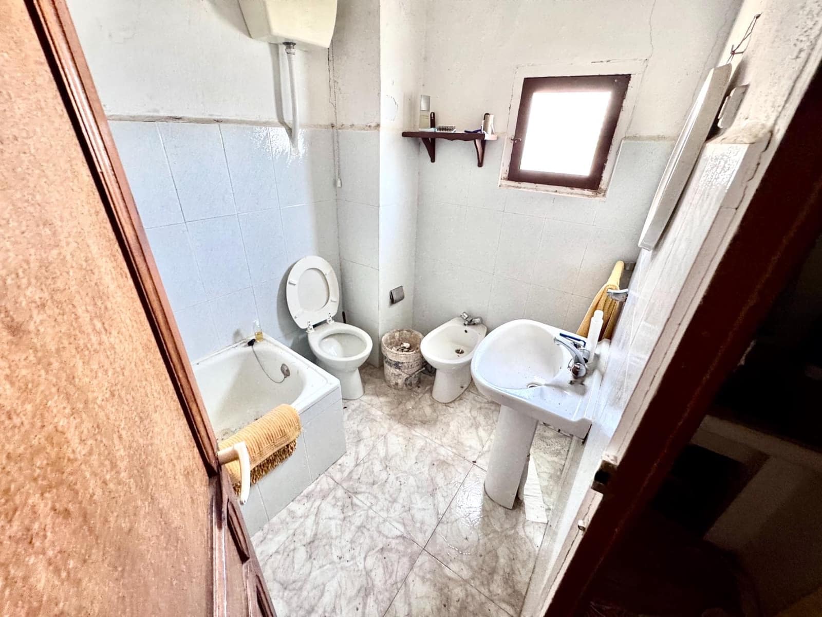 4 bedroom Villa for sale in Valor with garage - € 79,000 (Ref: 9737723)