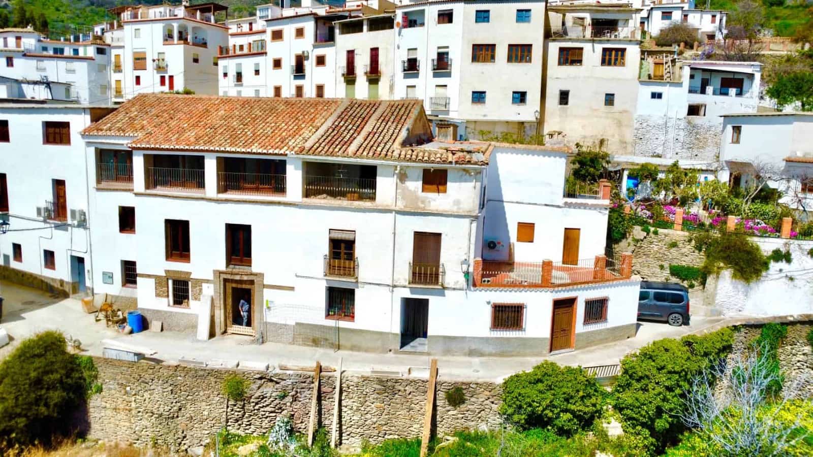 4 bedroom Villa for sale in Valor with garage - € 79,000 (Ref: 9737723)