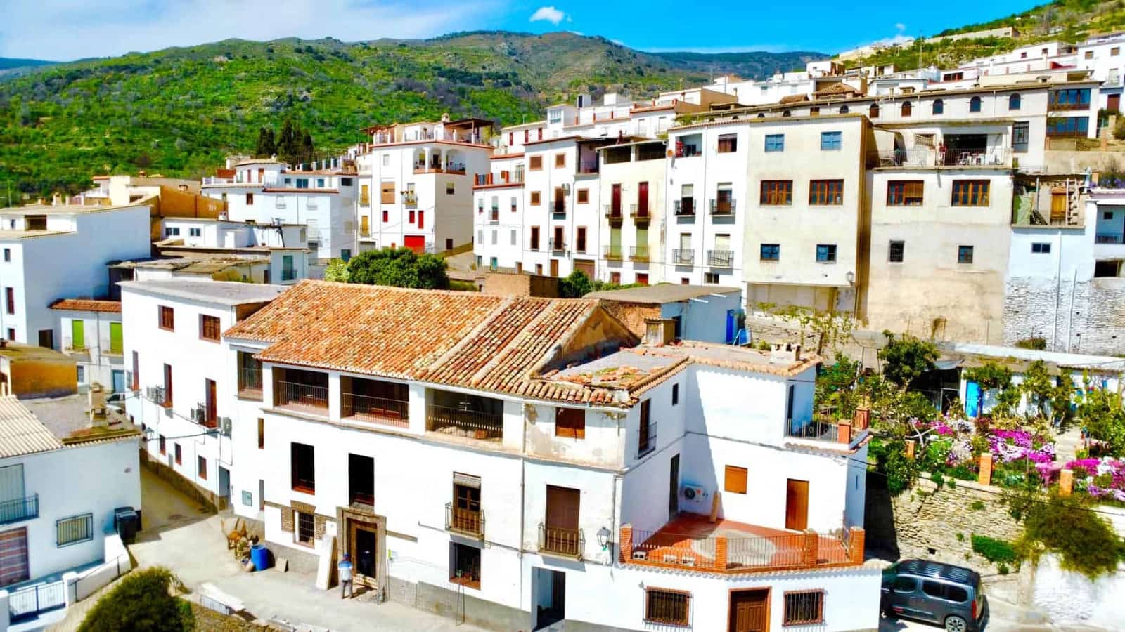 4 bedroom Villa for sale in Valor with garage - € 79,000 (Ref: 9737723)