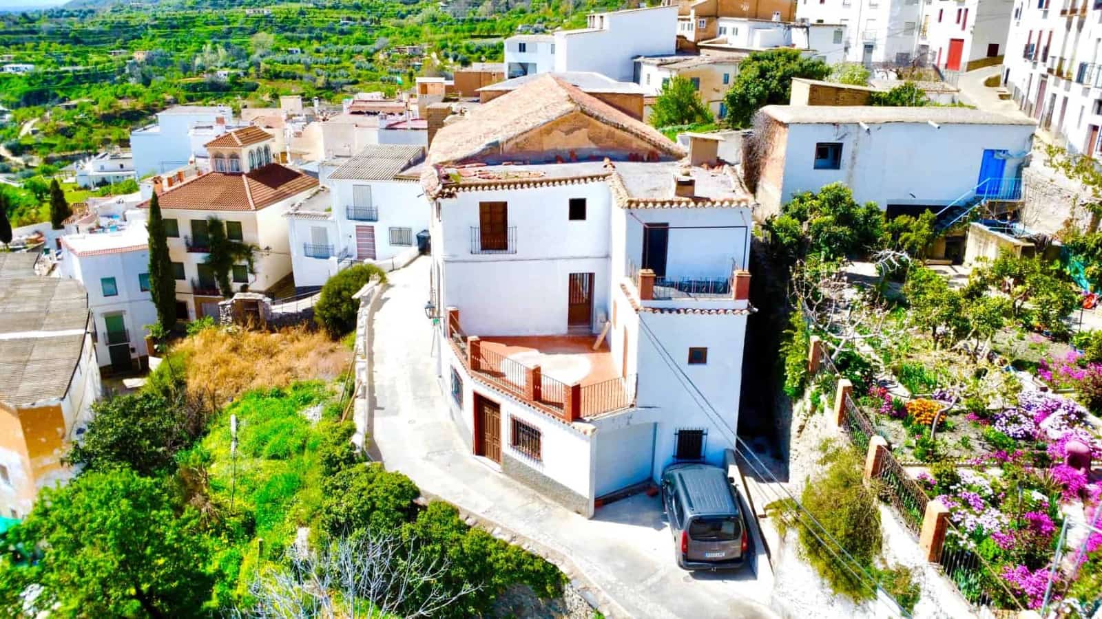 4 bedroom Villa for sale in Valor with garage - € 79,000 (Ref: 9737723)