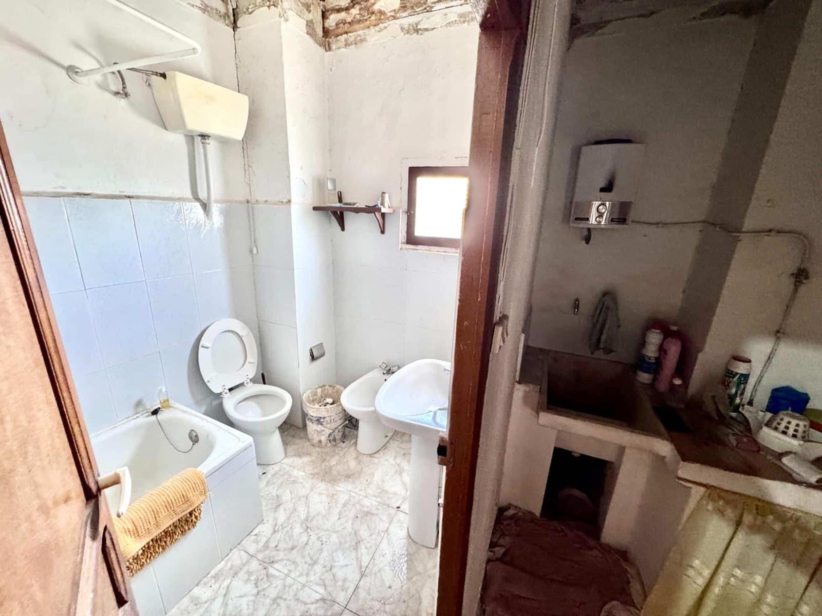 4 bedroom Villa for sale in Valor with garage - € 79,000 (Ref: 9737723)