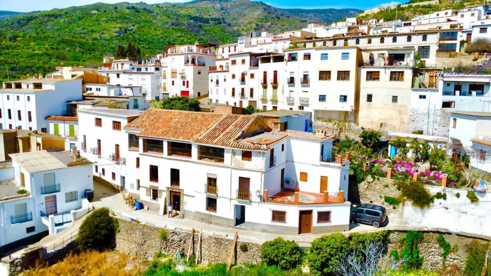 4 bedroom Villa for sale in Valor with garage - € 79,000 (Ref: 9737723)