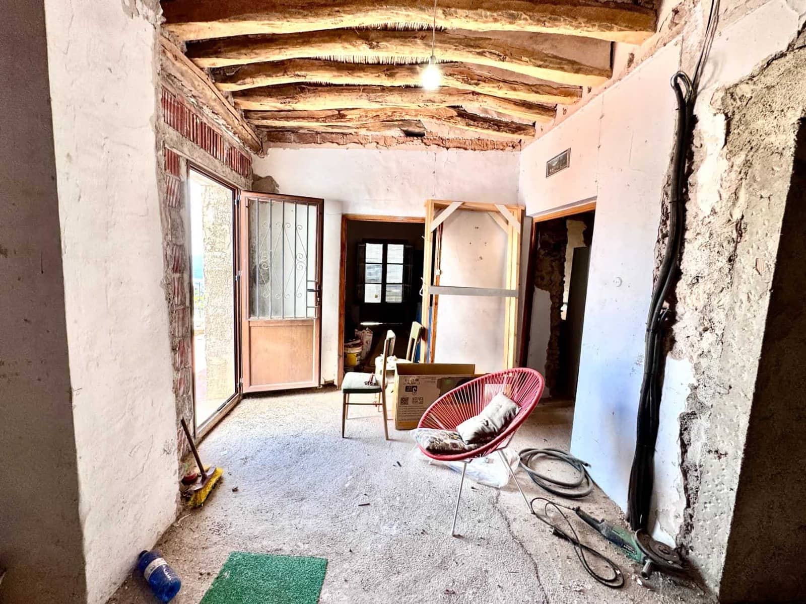 4 bedroom Villa for sale in Valor with garage - € 79,000 (Ref: 9737723)