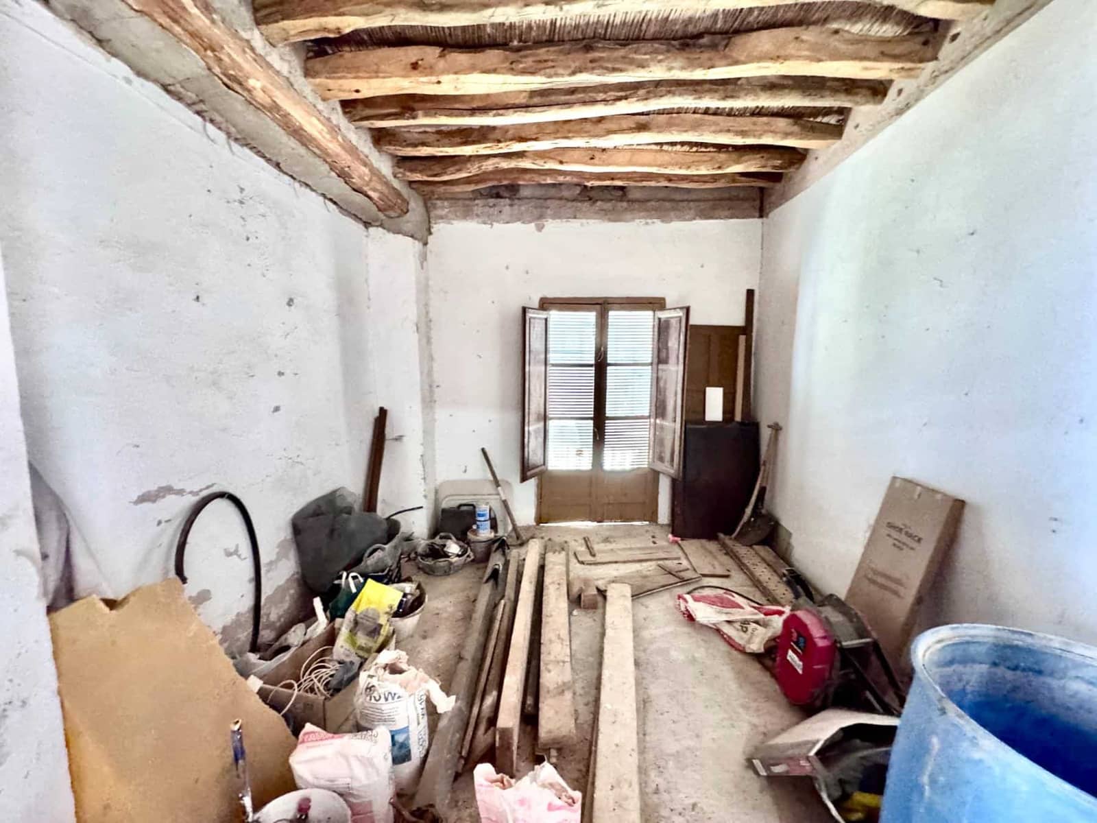 4 bedroom Villa for sale in Valor with garage - € 79,000 (Ref: 9737723)