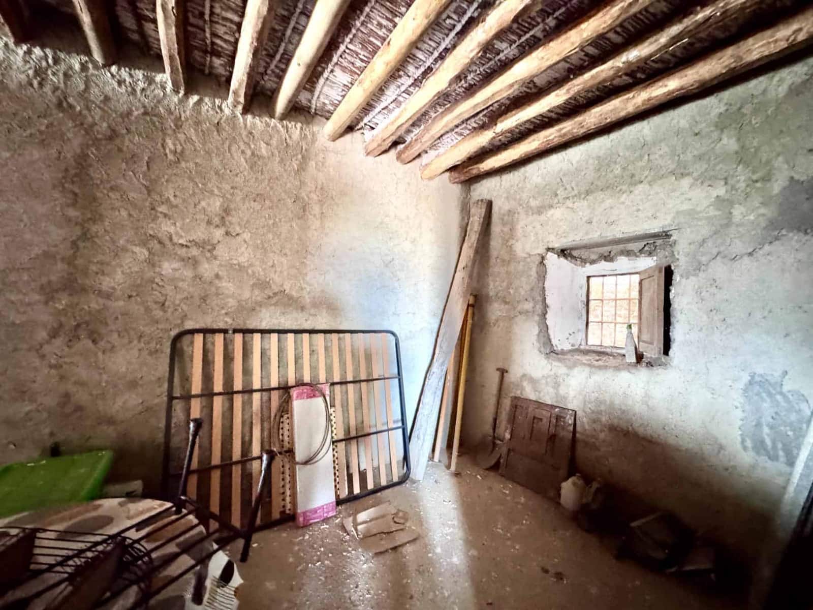 4 bedroom Villa for sale in Valor with garage - € 79,000 (Ref: 9737723)