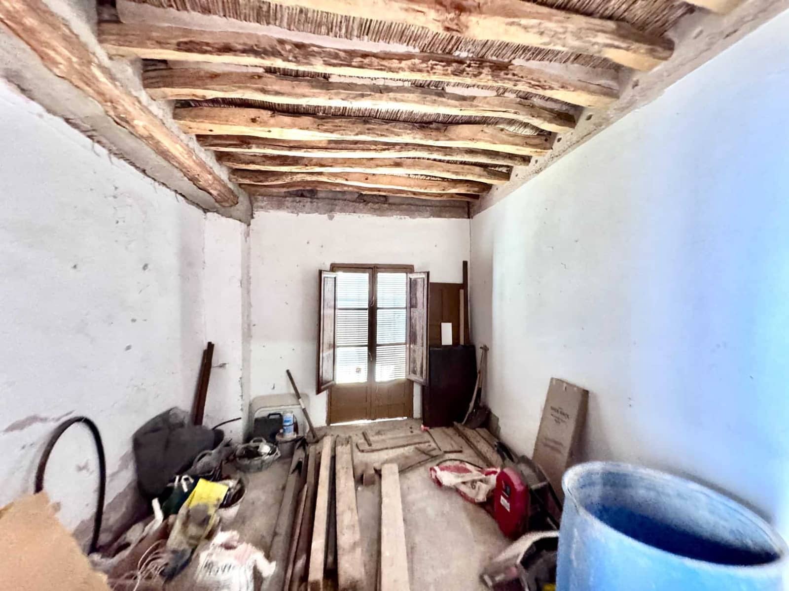 4 bedroom Villa for sale in Valor with garage - € 79,000 (Ref: 9737723)