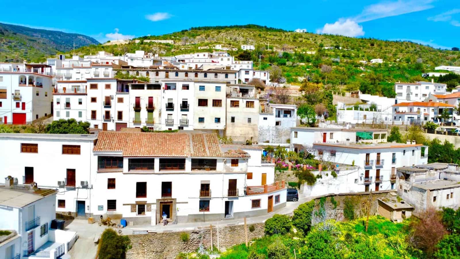 4 bedroom Villa for sale in Valor with garage - € 79,000 (Ref: 9737723)