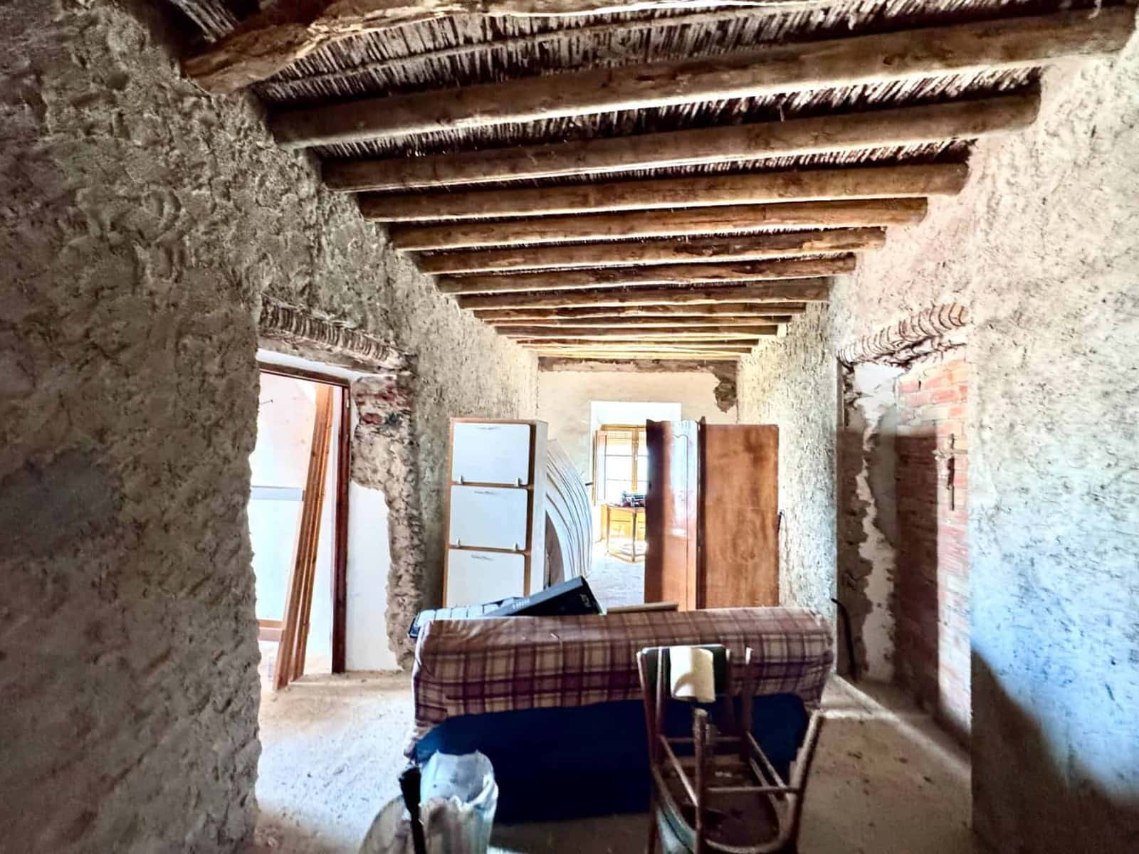 4 bedroom Villa for sale in Valor with garage - € 79,000 (Ref: 9737723)