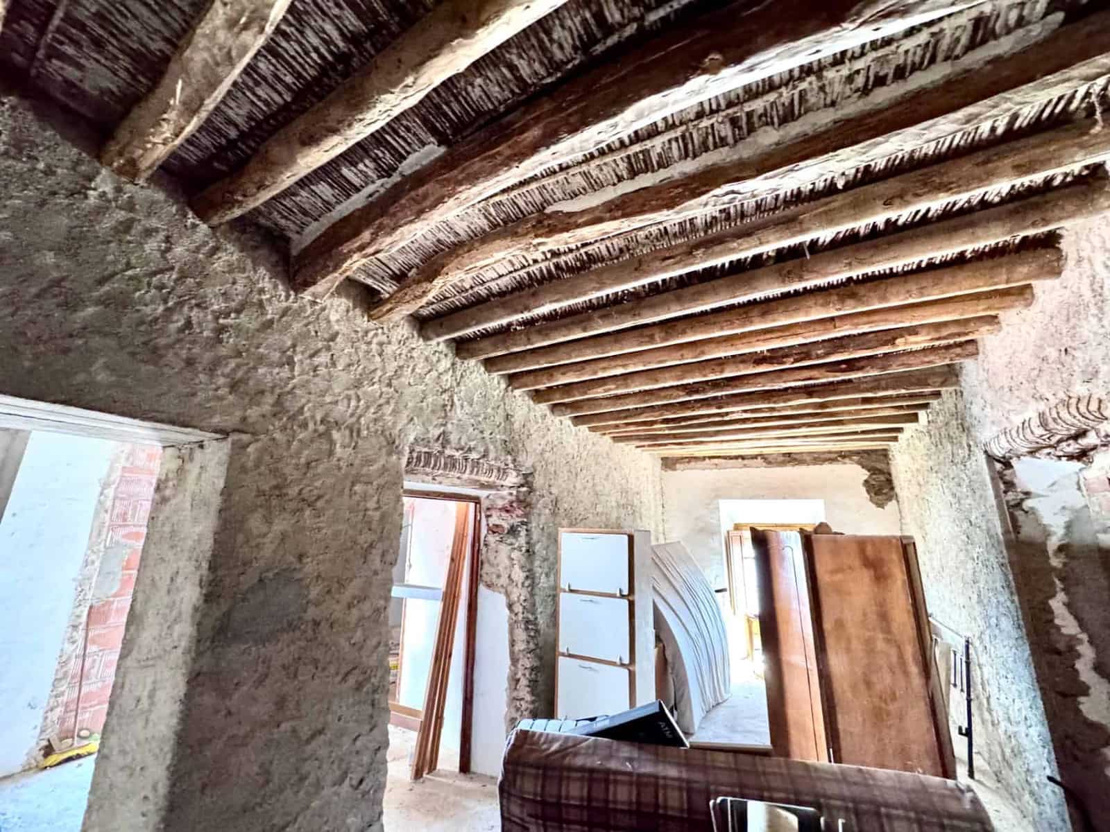 4 bedroom Villa for sale in Valor with garage - € 79,000 (Ref: 9737723)