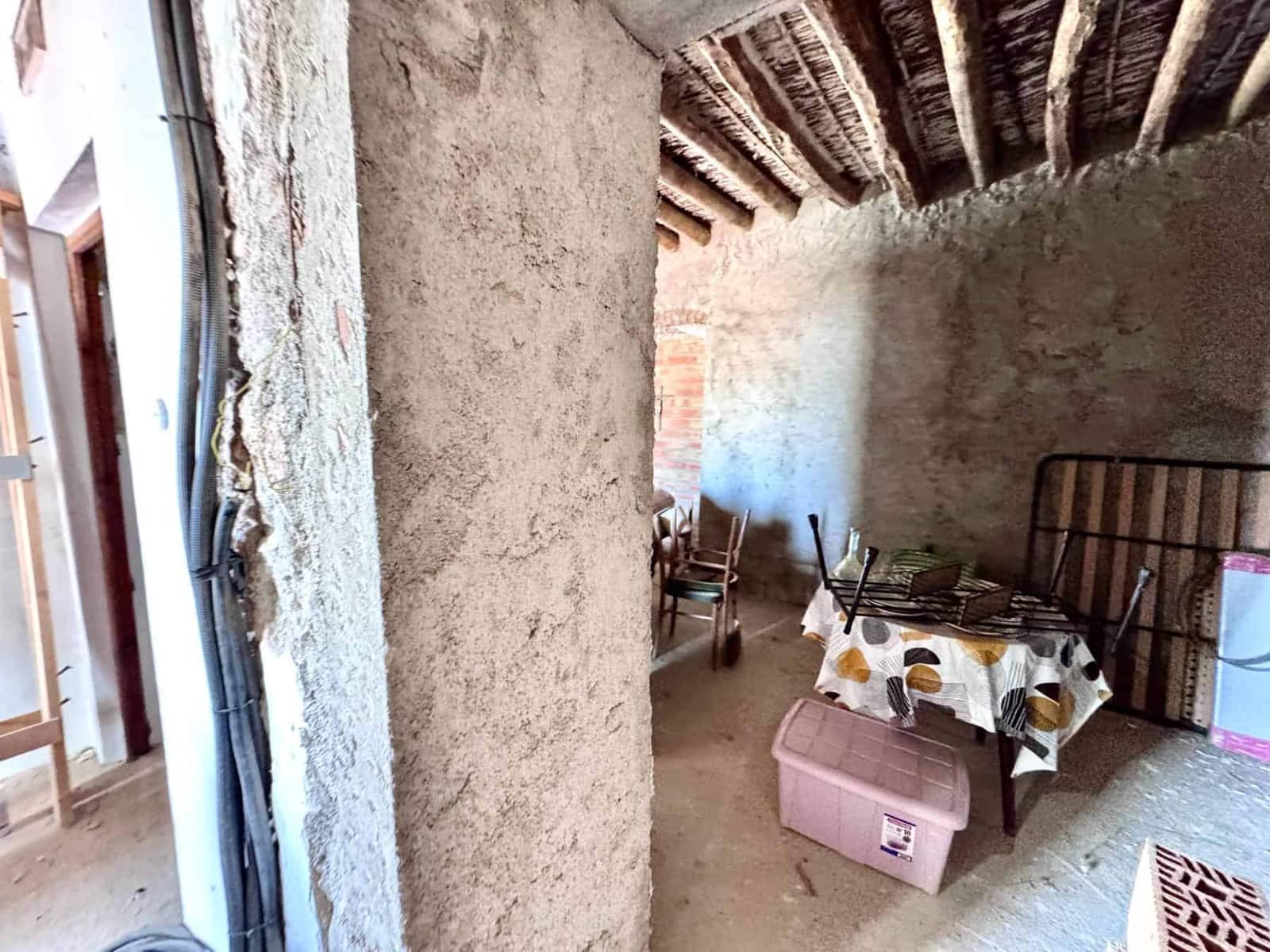 4 bedroom Villa for sale in Valor with garage - € 79,000 (Ref: 9737723)