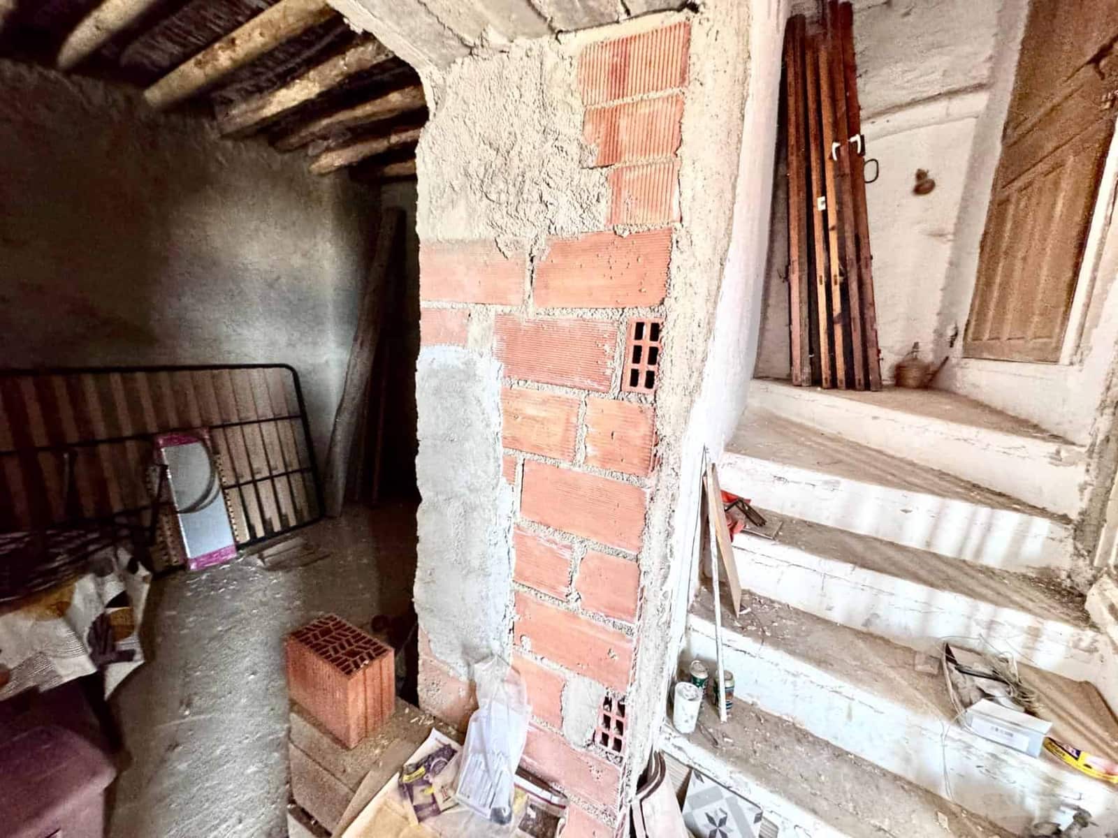 4 bedroom Villa for sale in Valor with garage - € 79,000 (Ref: 9737723)