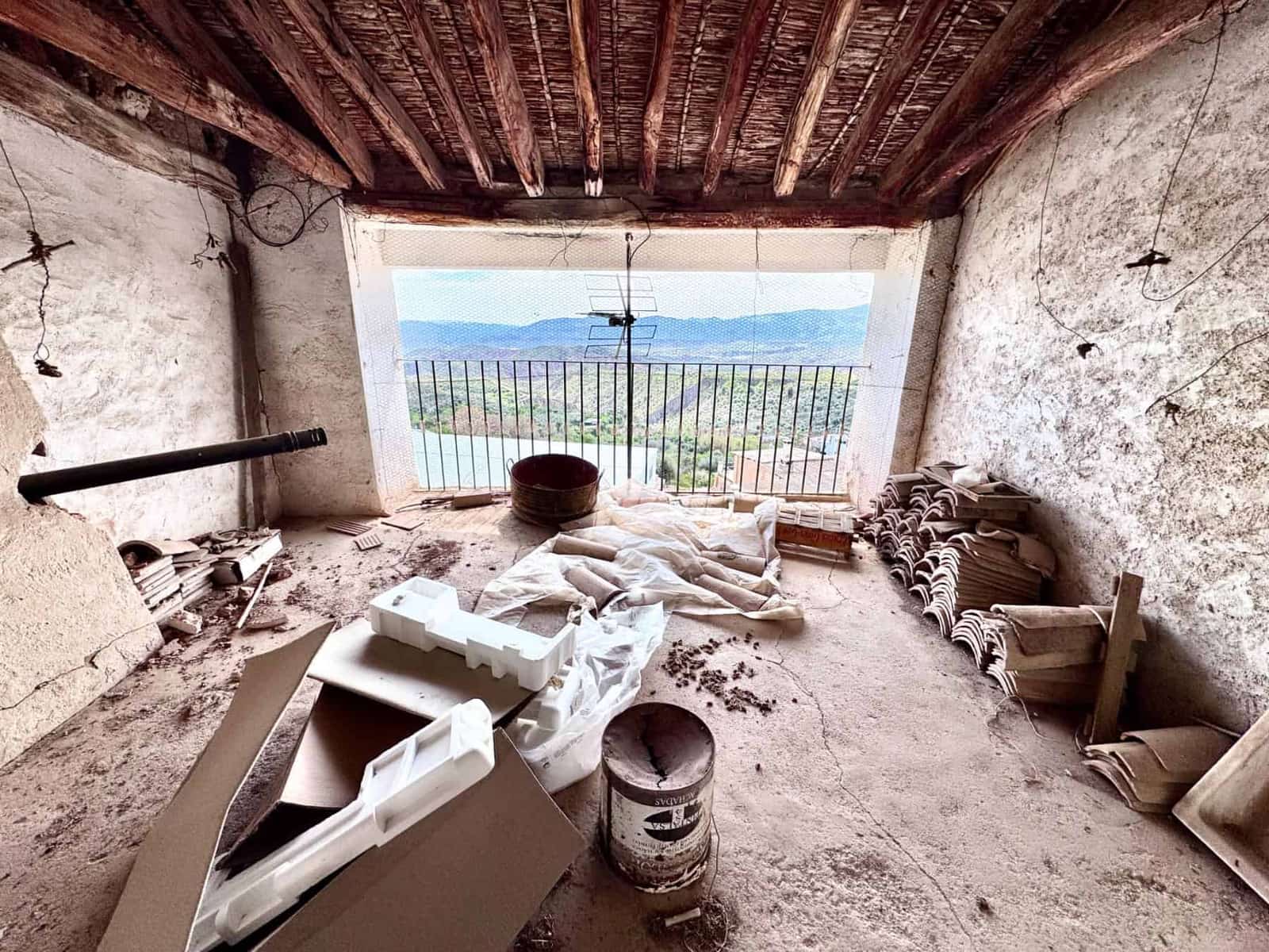 4 bedroom Villa for sale in Valor with garage - € 79,000 (Ref: 9737723)