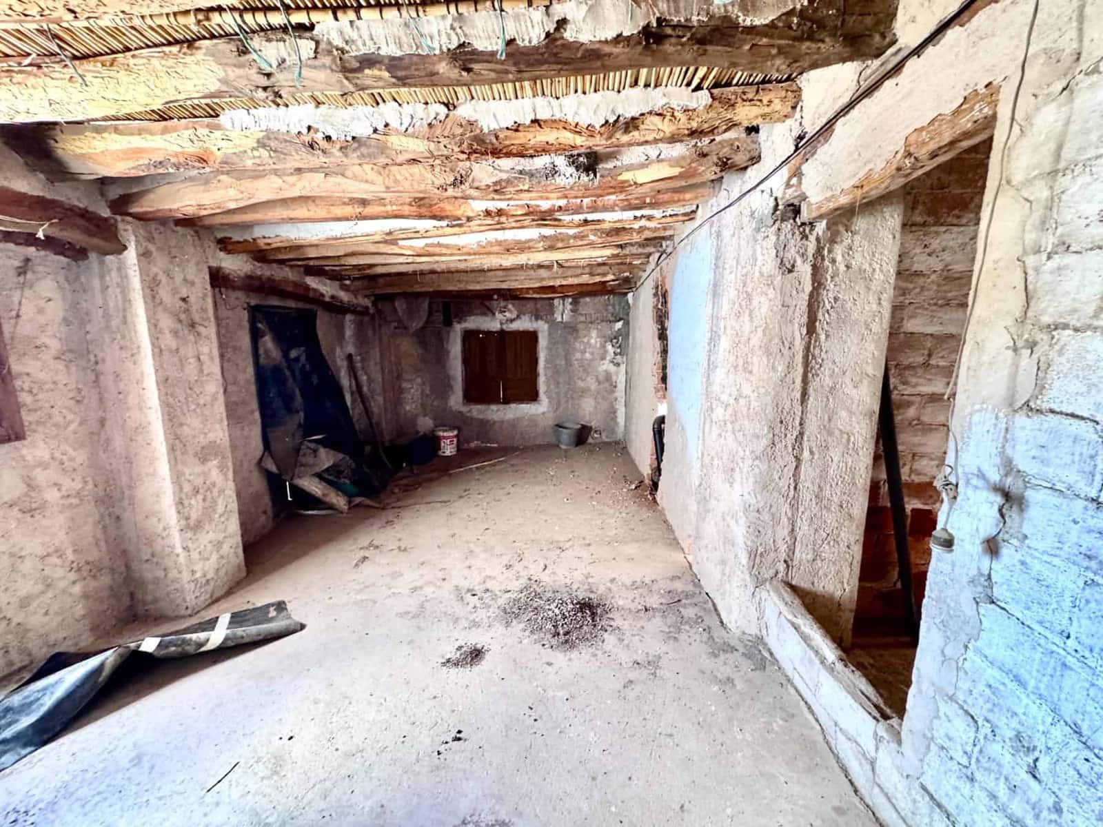 4 bedroom Villa for sale in Valor with garage - € 79,000 (Ref: 9737723)